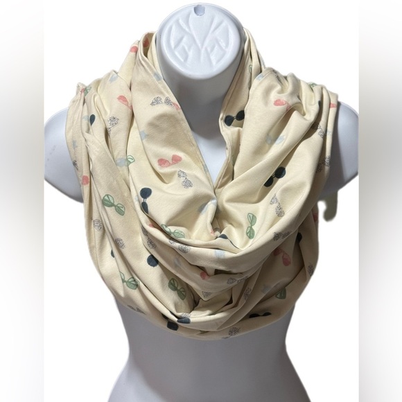 Versatile Cream and Pink Scarf with Soft Silky Texture - Picture 1 of 1